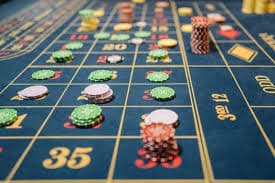 Live football and casino game grid on vgatoto platform